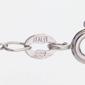 Halsband, 14K vitguld, hänge i form av hjärta med diamanter totalt ca 0.50 ct.