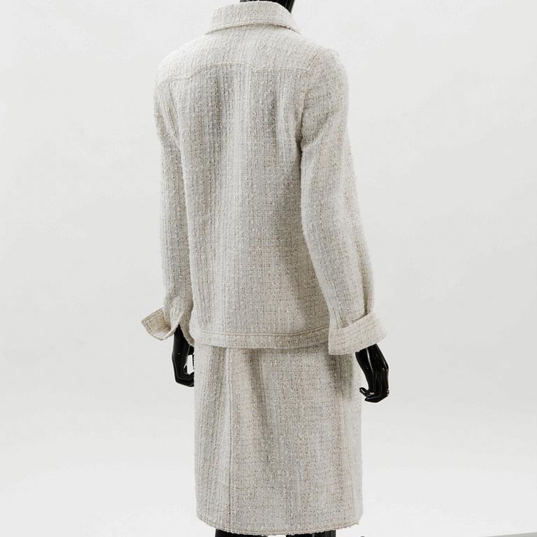 WOMENS TWO PIECE SUIT.