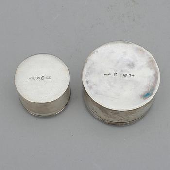 TOILETTEDOSOR, 2+1+1, silver, bla Gustaf Möllenborg. 1830-tal. Totalt ca 146 gram.