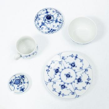 Royal Copenhagen, Servis, 14 delar, "Musselmalet", Danmark, 1900-tal.