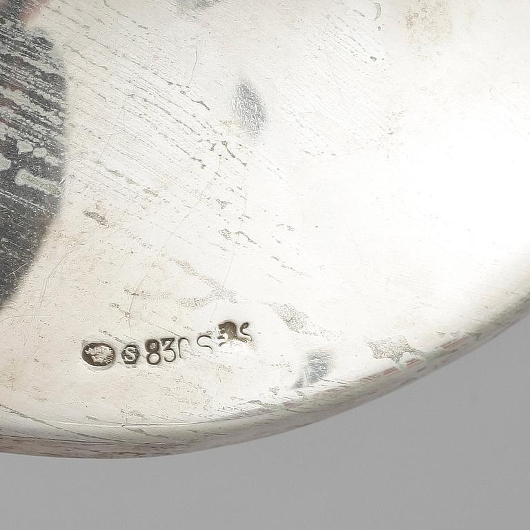 KANDELABRAR, ett par, svenska importstämplar. Vikt ca 940 gram.