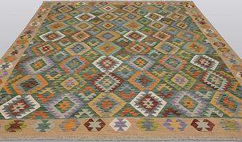 A Kilim carpet, approx. 290 x 250 cm.