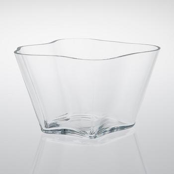ALVAR AALTO, GLASSKULPTUR, 4 delar, "Aalto-blomman", signerad Alvar Aalto, Iittala 2002.