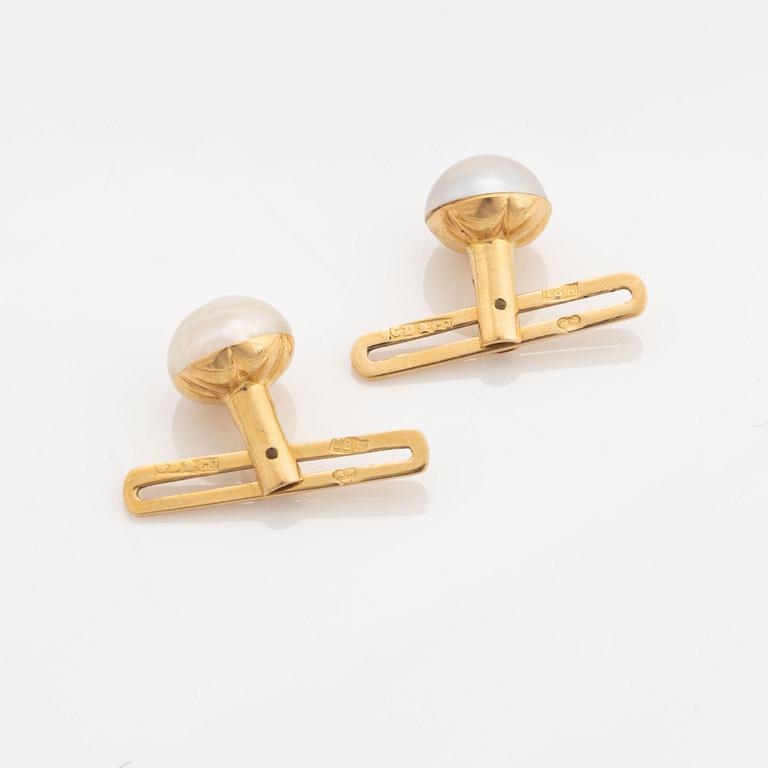Two pins and pair of shirt buttons 18K gold with pearls.