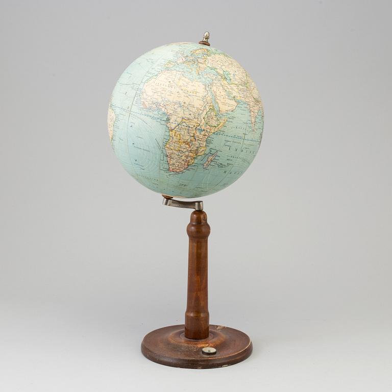 A globe by Dr H Fischer for Wagner & Debes in Leipzig, first half of the 20th century.