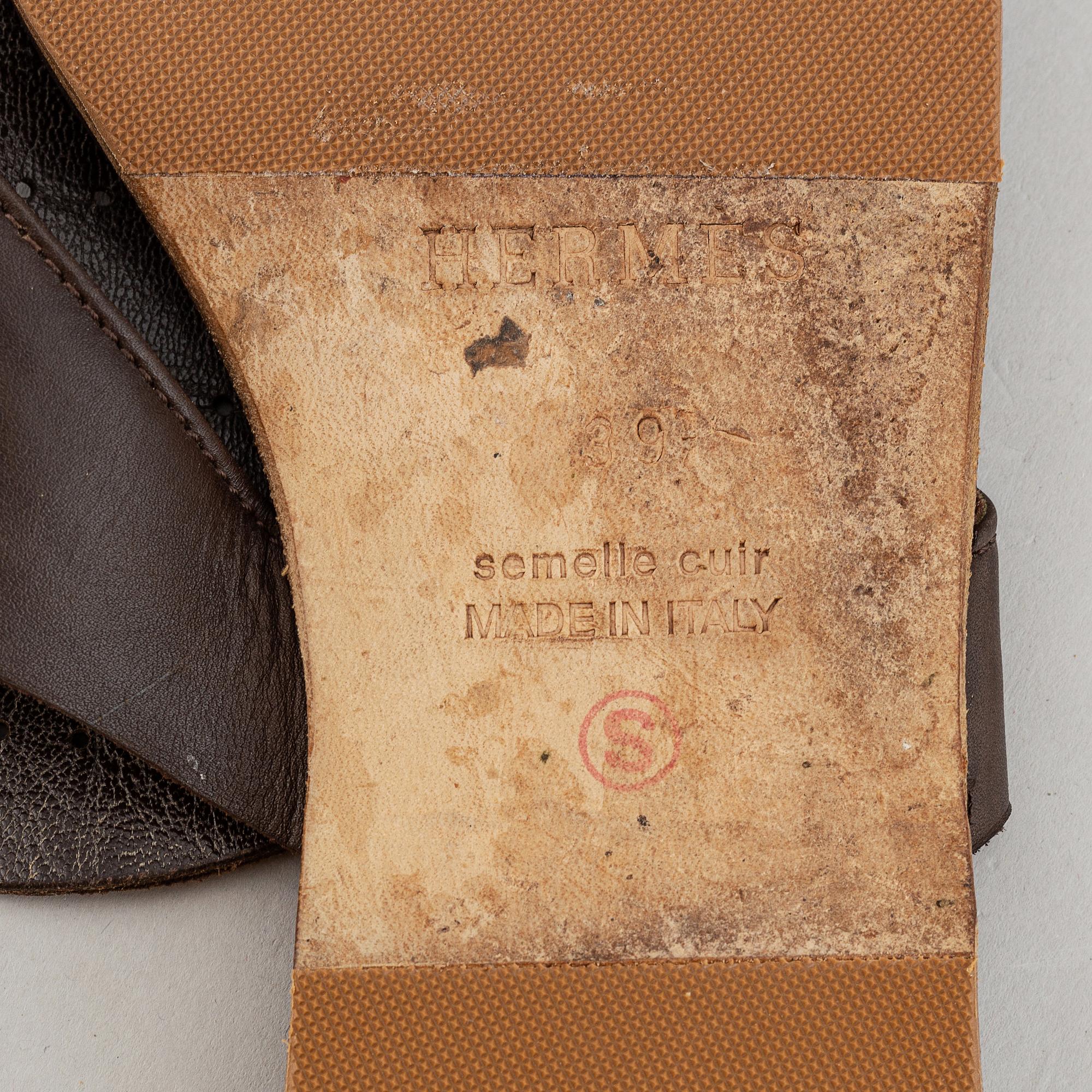 Hermès, a pair of leather sandals, size 39.