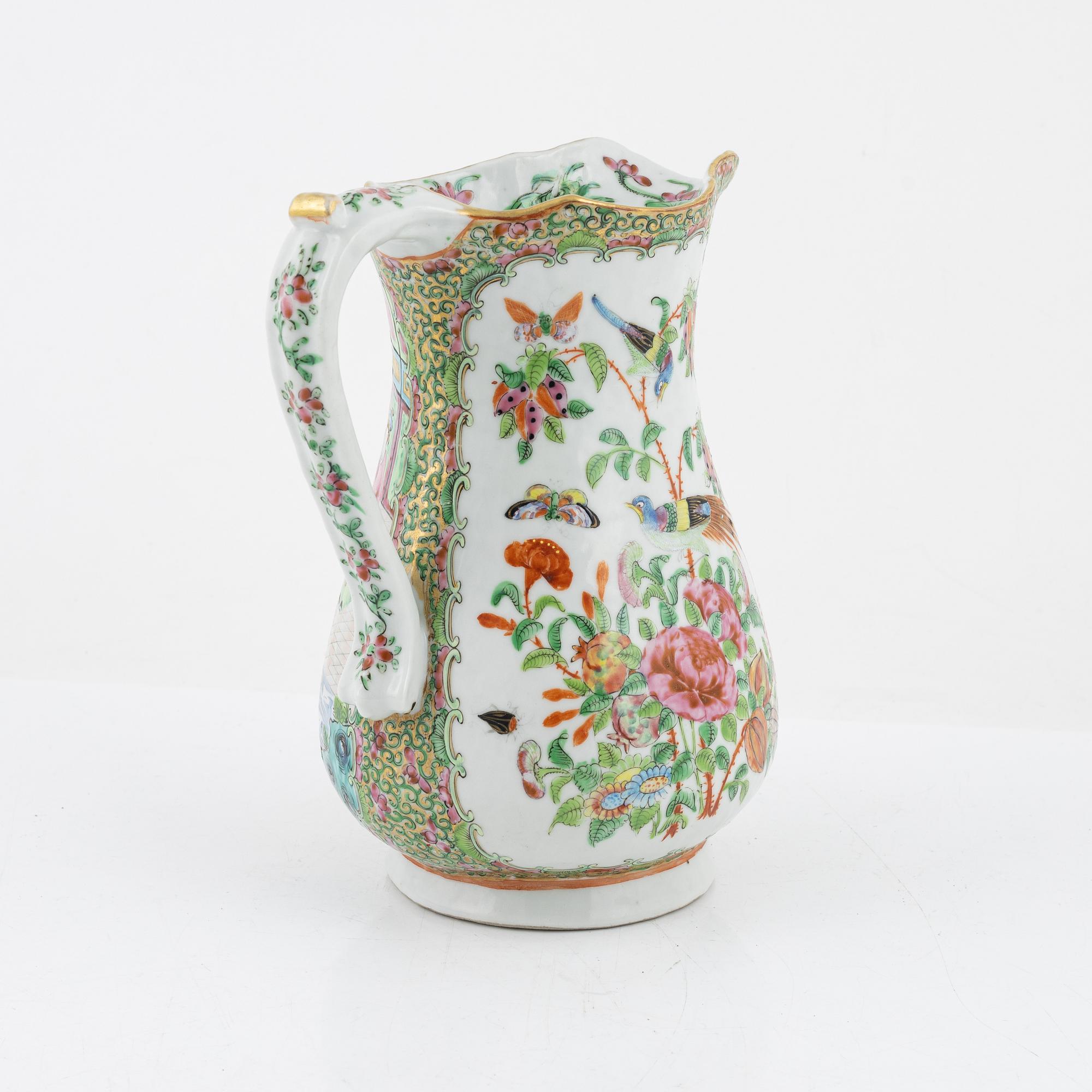 A porcelain jug, China, around 1900.