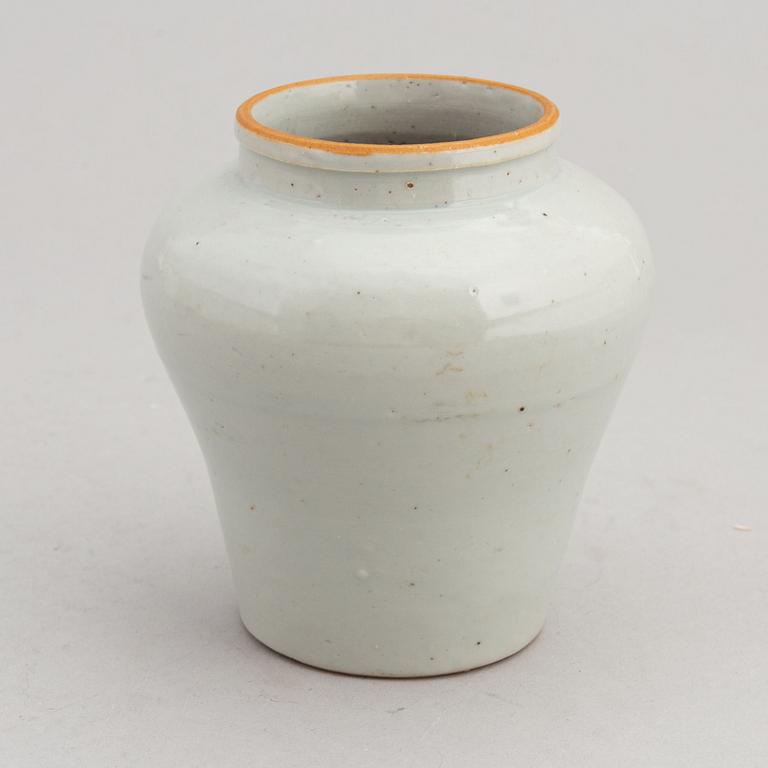 A Chinese white or light grey glazed jar, Ming Dynasty (1368-1644).