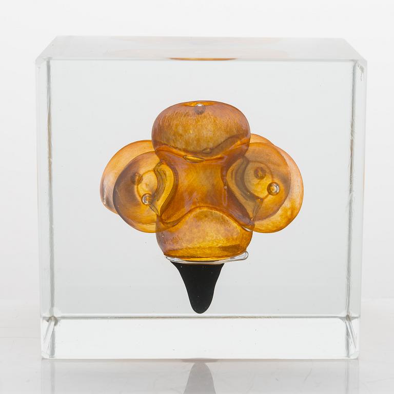 Oiva Toikka, annual glass cube 1996, signed Oiva Toikka, Nuutajärvi 1996, 399/2000.