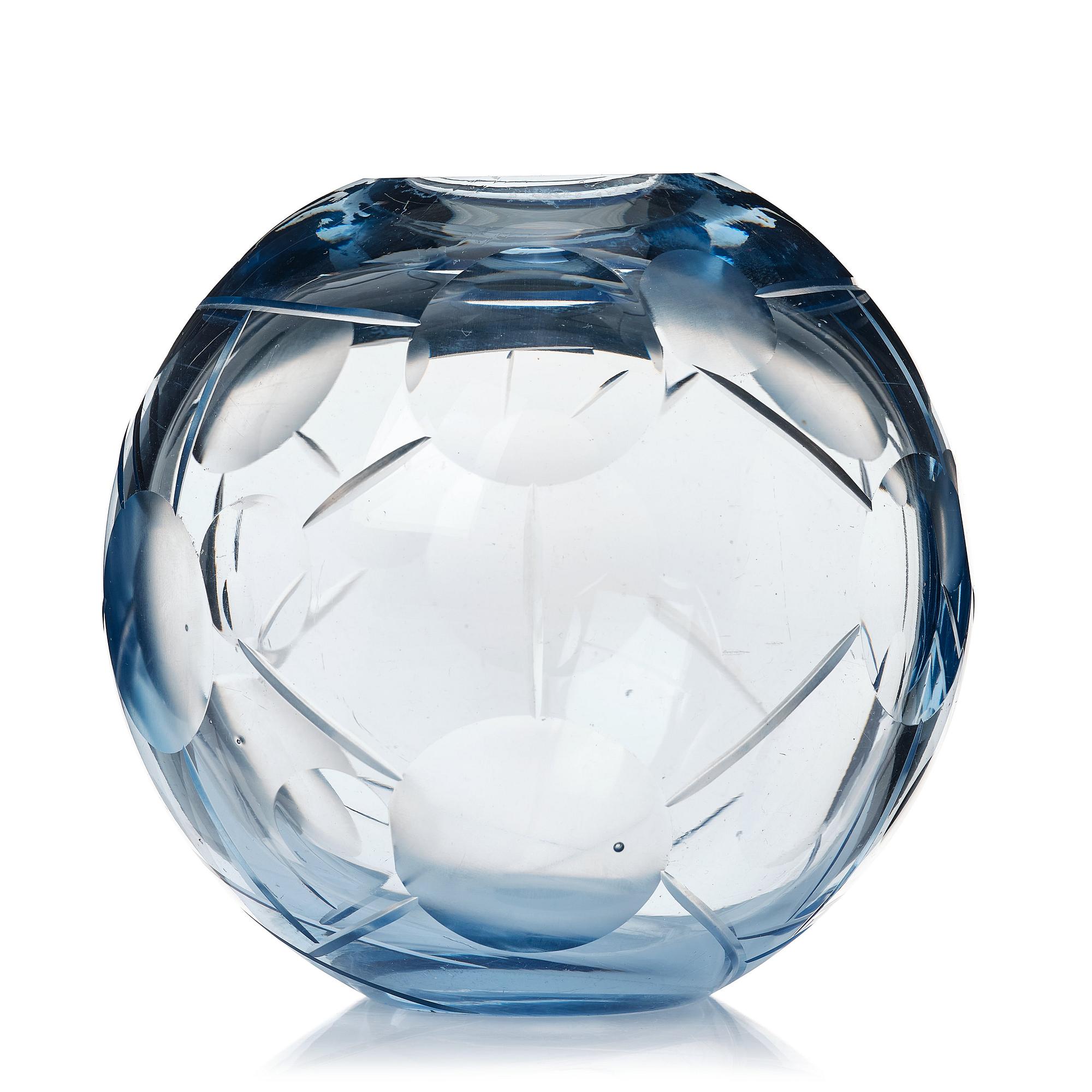 Vicke Lindstrand, a cut glass vase, Orrefors 1931.