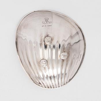 Tapio Wirkkala,  kulho, hopeaa, Hopeatehdas Oy, Helsinki 1960.