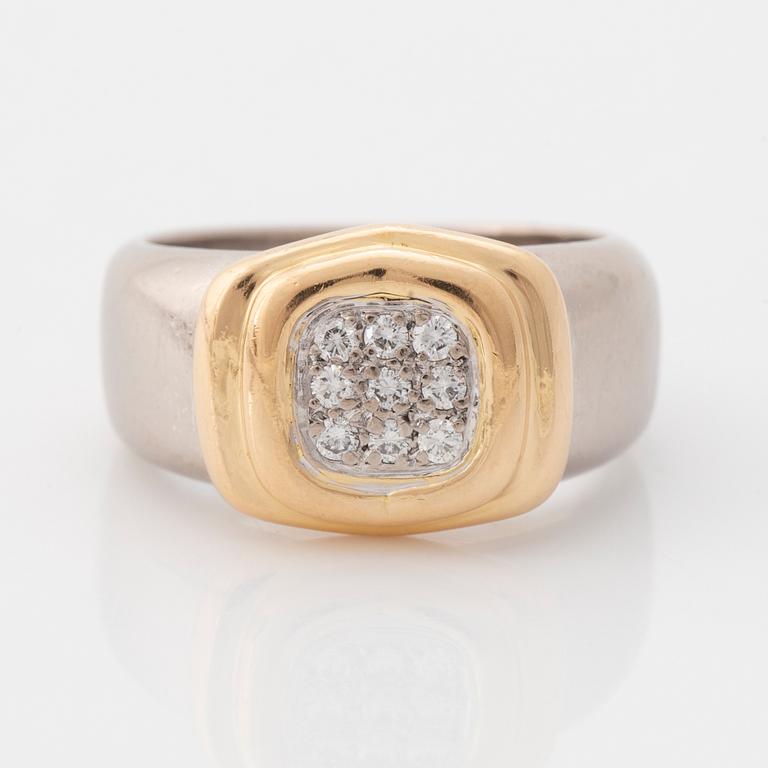 Ring 18K guld och vitguld med runda briljantslipade diamanter.