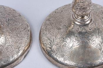 LJUSSTAKAR, ett par, sterling silver, rokokostil, Birks, 1900-talets första hälft.