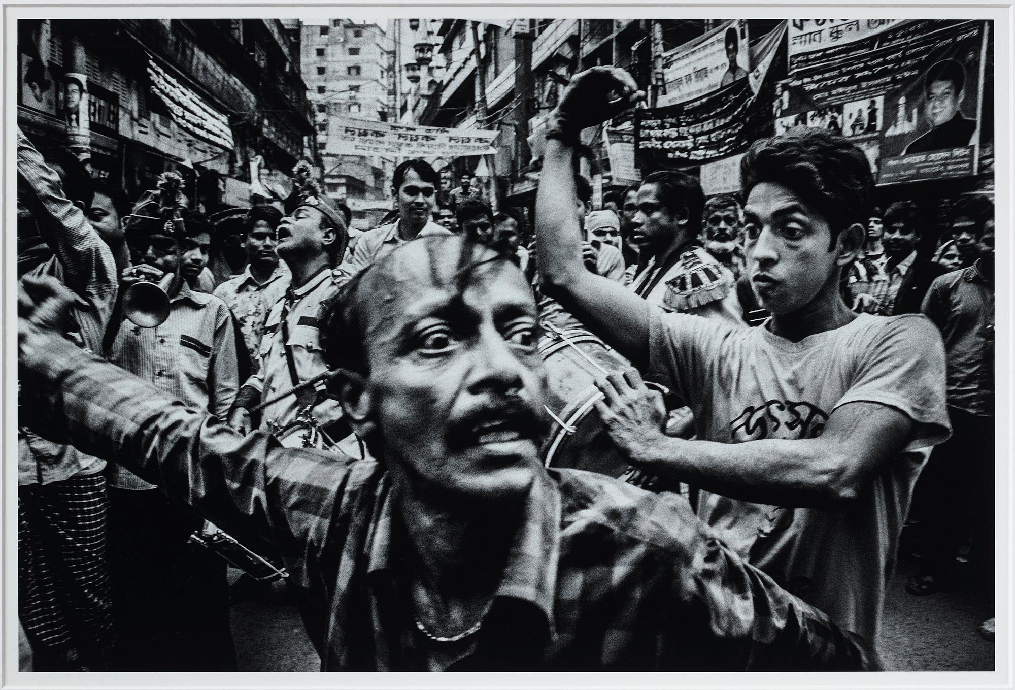 Rahul Talukder, "Gatuppror, Shankari Bazar, Dhaka 12".