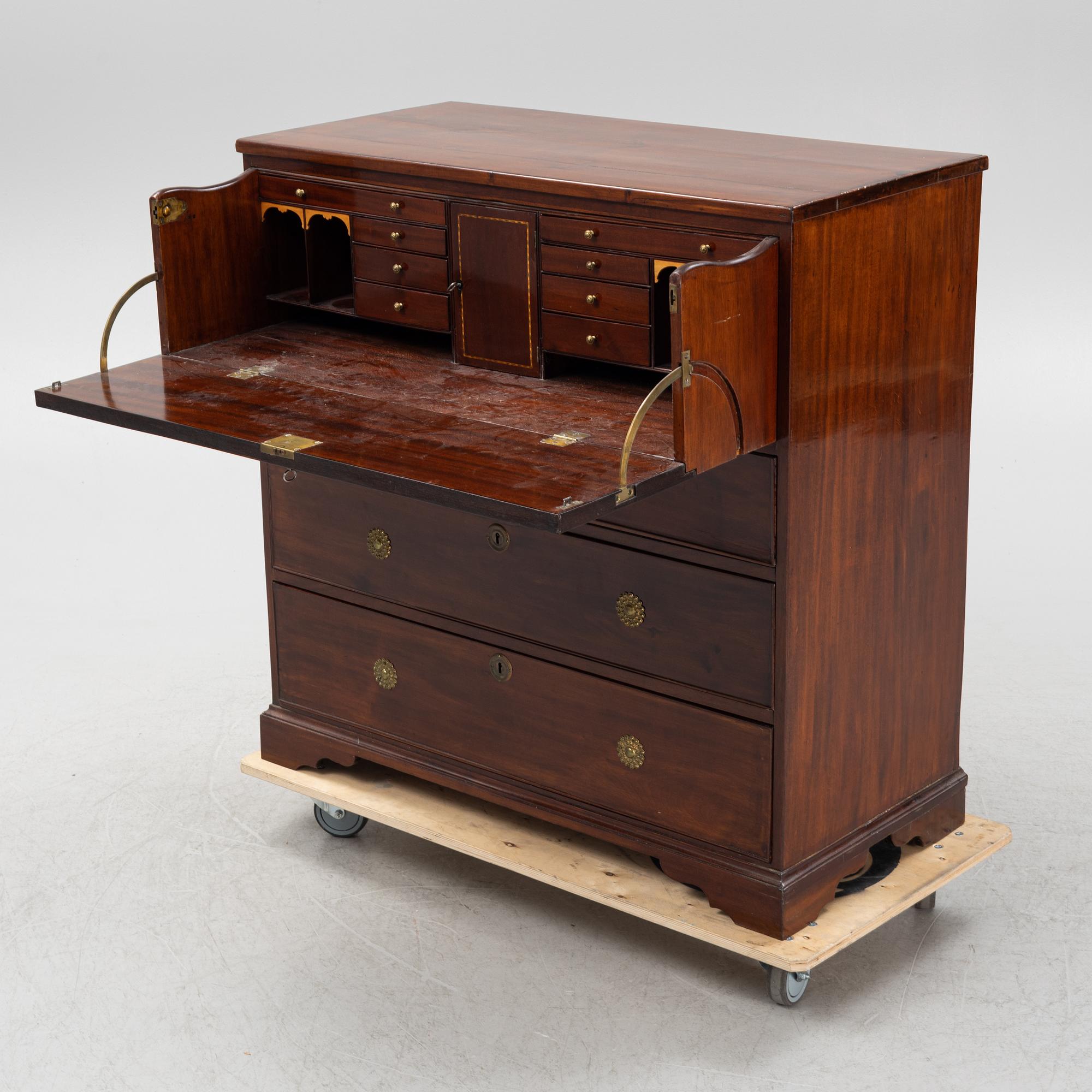 A chest of drawers, first half of the 19th century.