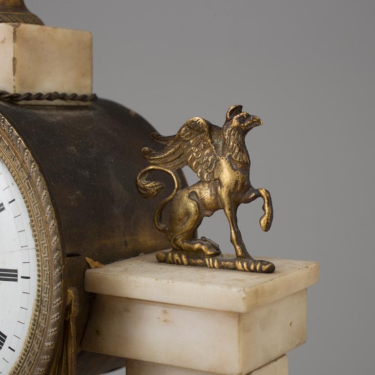 A FRENCH EMPIRE MARBLE AND BRASS MANTEL CLOCK, first half of the 19th century.