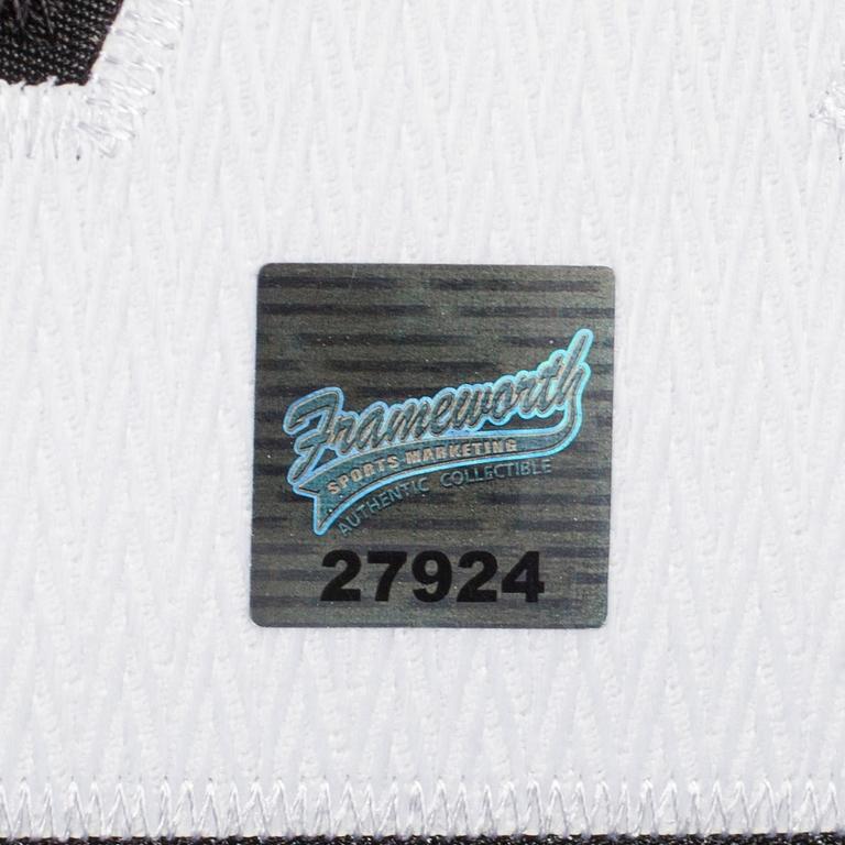 PELIPAITA, signeerattu Sidney Crosby 87.