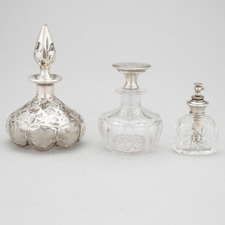 PARFYMFLAKONGER 3 st, glas och silver, 1900-talets början.