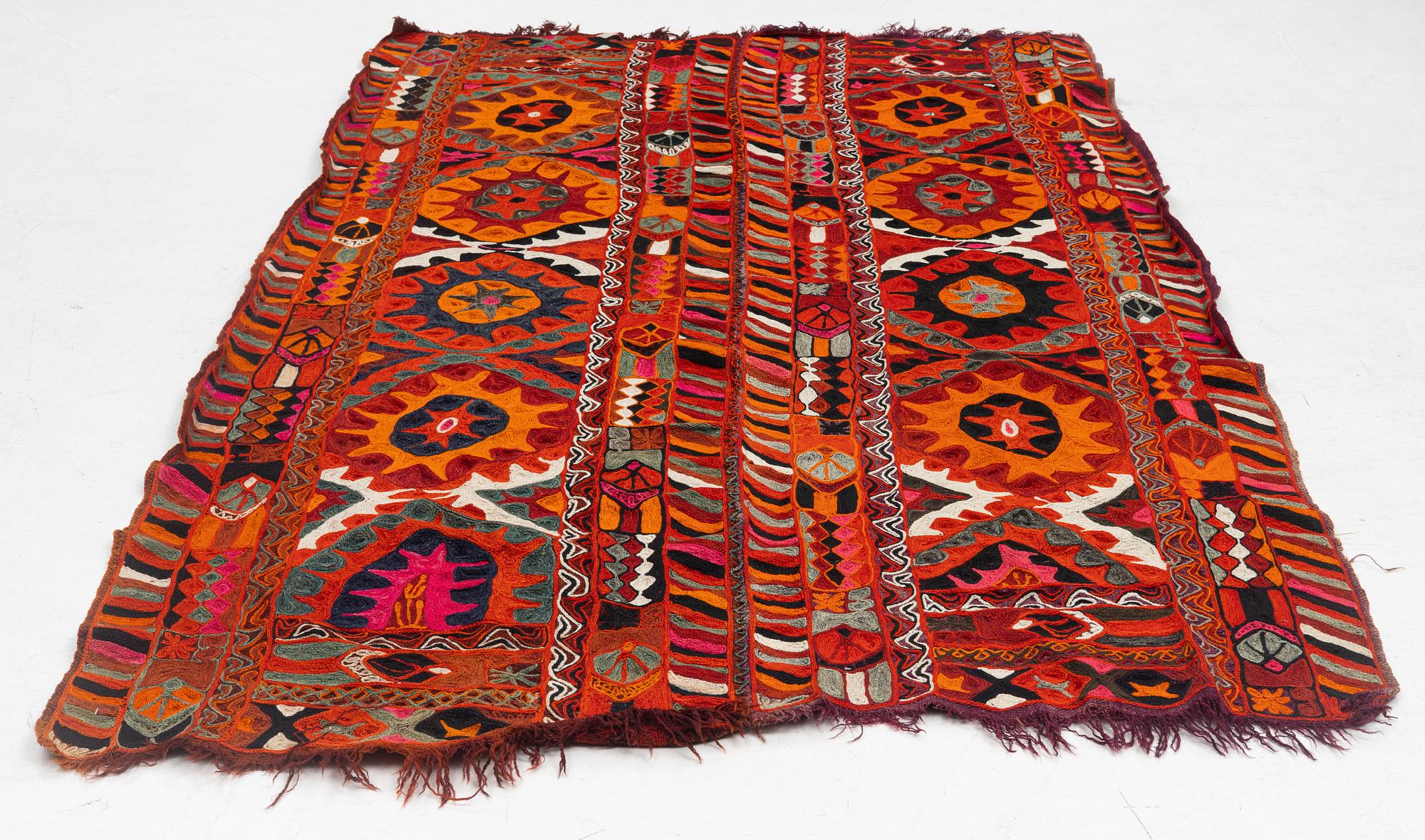Matta/vävnad, slätväv, täsknomader, ca 280 x 154 cm.