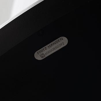 Arne Jacobsen, Bruno Mathsson & Piet Hein, matbord, "Supercirkulär", Fritz Hansen, Danmark, 2022.