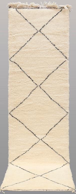 A RUNNER, Morocco, ca 315 x 90 cm.