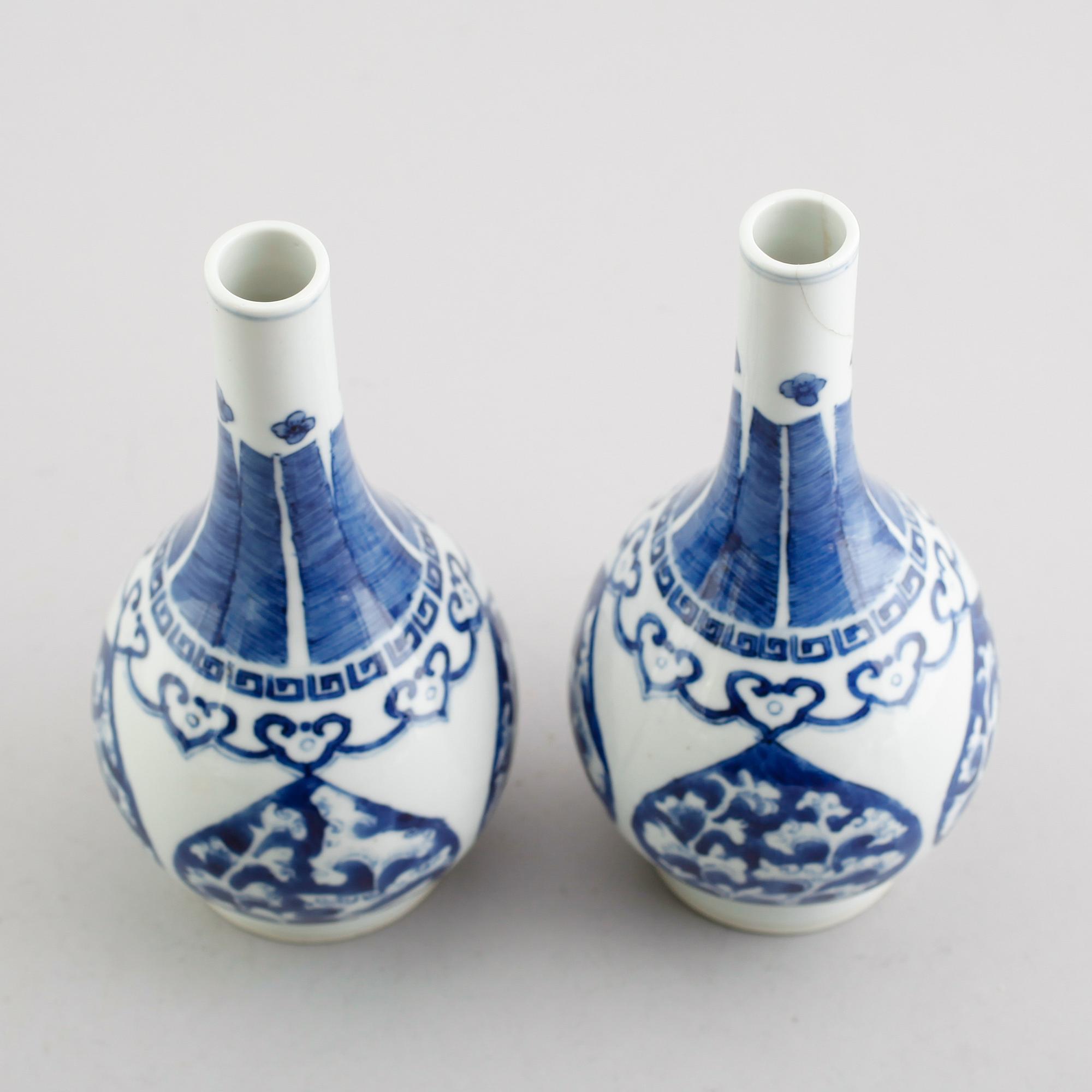 VASER, 1 par, porslin, Kina, sannolikt 1800-tal.