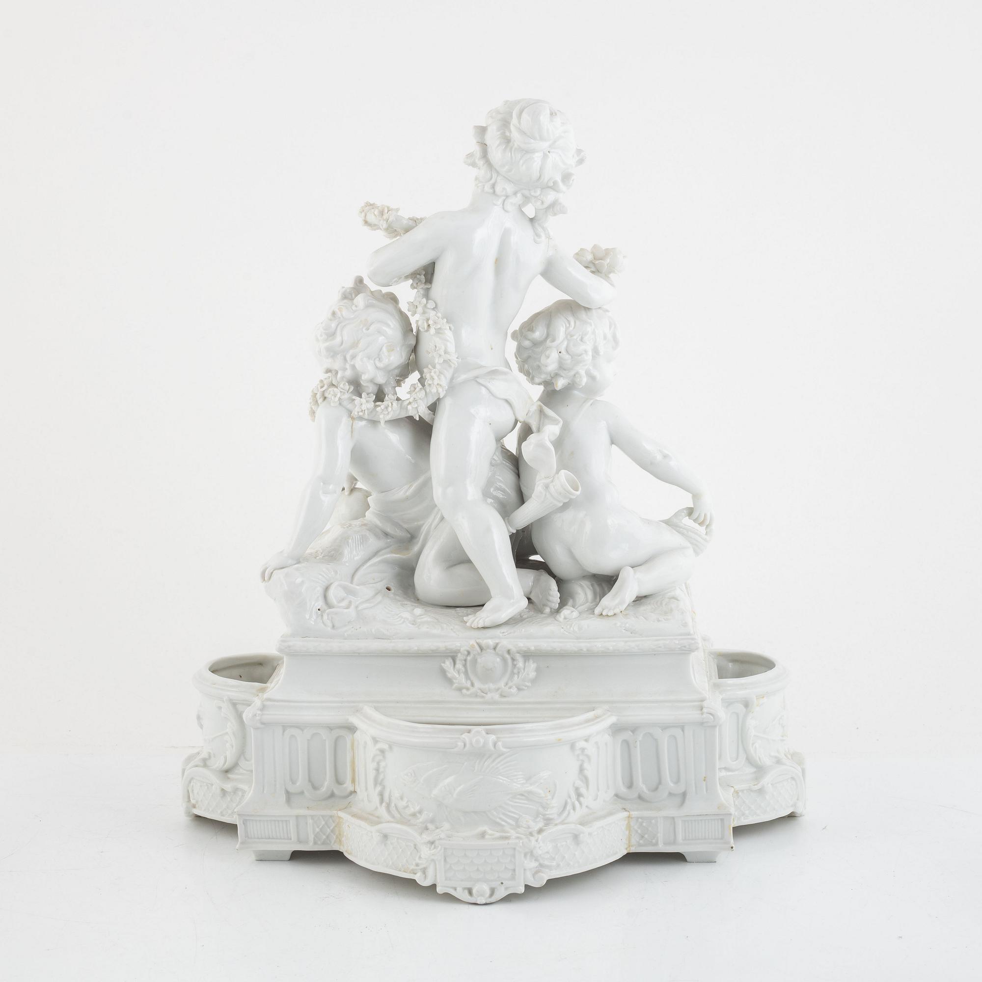 Table decorations, 5 pieces, porcelain, Naples and Naples-like mark, 20th century.