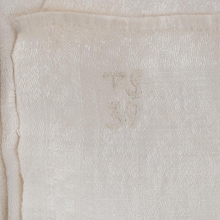 Twelve linnen napkins, 19th century.