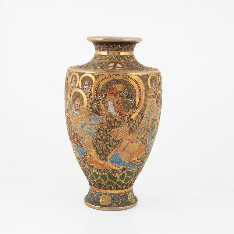 A Satsumaware vase, Japan, Meiji (1868-1912), around 1900.