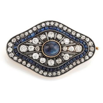 An antique Russian brooch, 1908-1917.