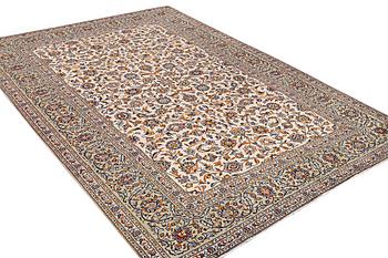 A carpet, Kashan, ca 356 x 248 cm.