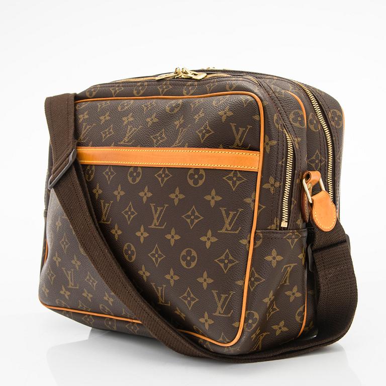 Louis Vuitton, a Monogram Canvas 'Reporter GM' bag.