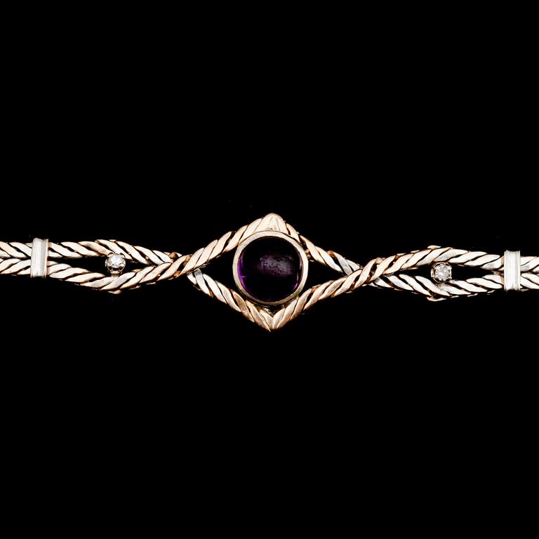 ARMBAND, 18 k vitguld, med cabochonslipad ametist samt 2 små briljanter. Total vikt ca 18 g.