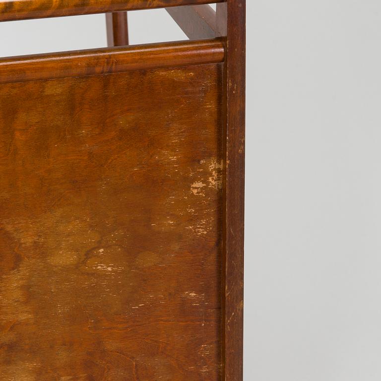 Ilmari Tapiovaara, a 1940s tea trolley Keravan for Puuteollisuus.