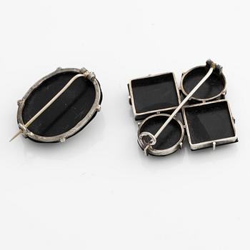 Sorgesmycken, collier, två broscher, silver med onyx.