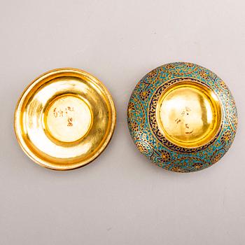 An Indian 19th century gilded jar with lid.