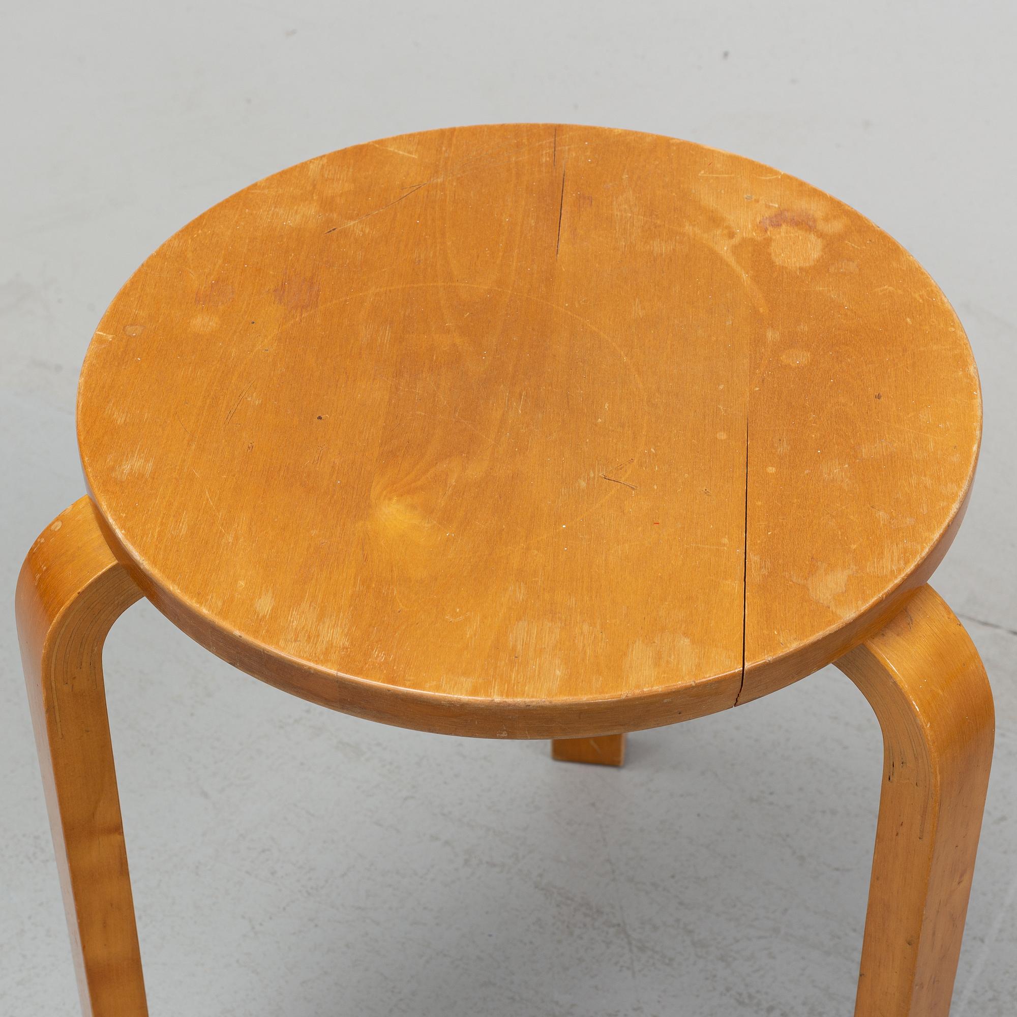 Alvar Aalto, pallar 3 st, modell 60, Aalto möbler Hedemora, formgiven 1933.