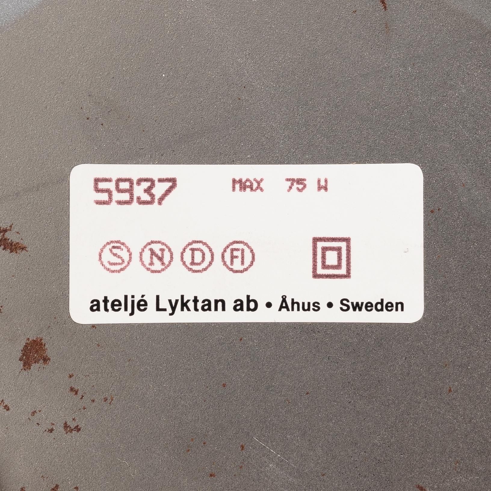 Per Sundstedt, golvlampor, ett par,  samt bordslampa, "Mars", Kosta Lampan, resp Ateljé Lyktan, sent 1900-tal.