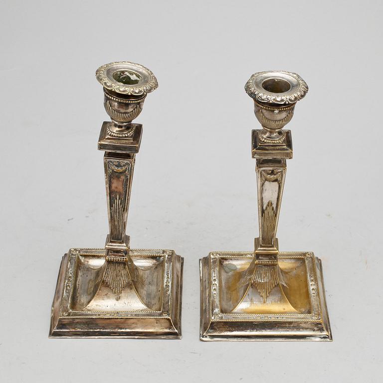 LJUSSTAKAR, ett par, argent haché, 1800-tal.