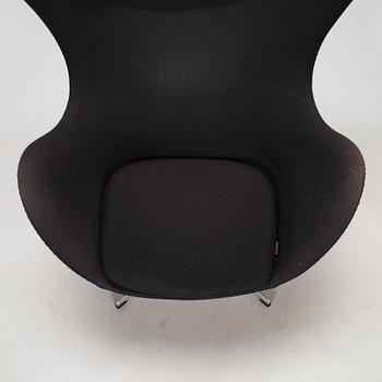 Arne Jacobsen, armchair and ottoman "The Egg chair" for Fritz Hansen 2012 and 2022.