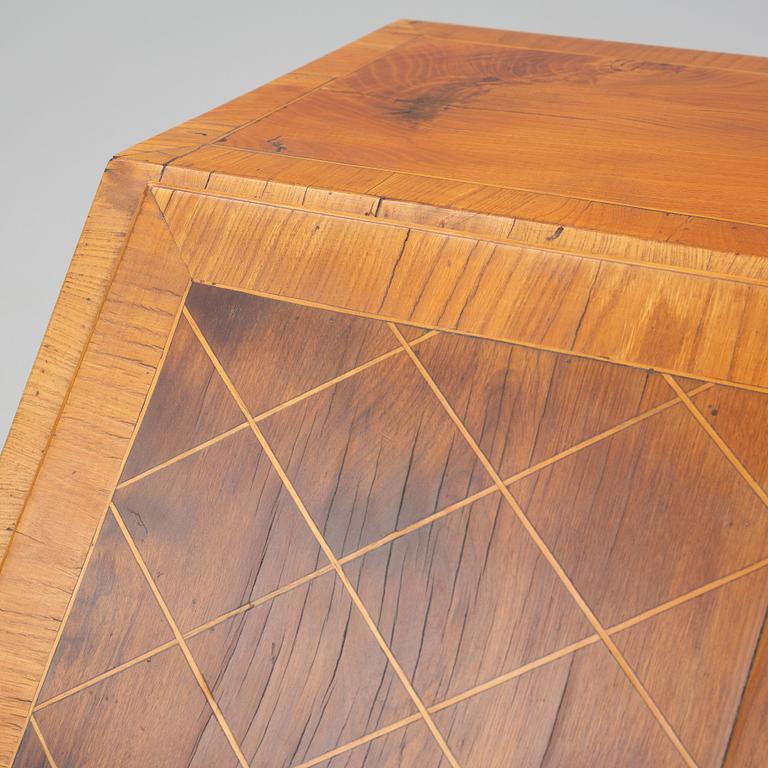 A Gustavian secretaire, late 18th century.