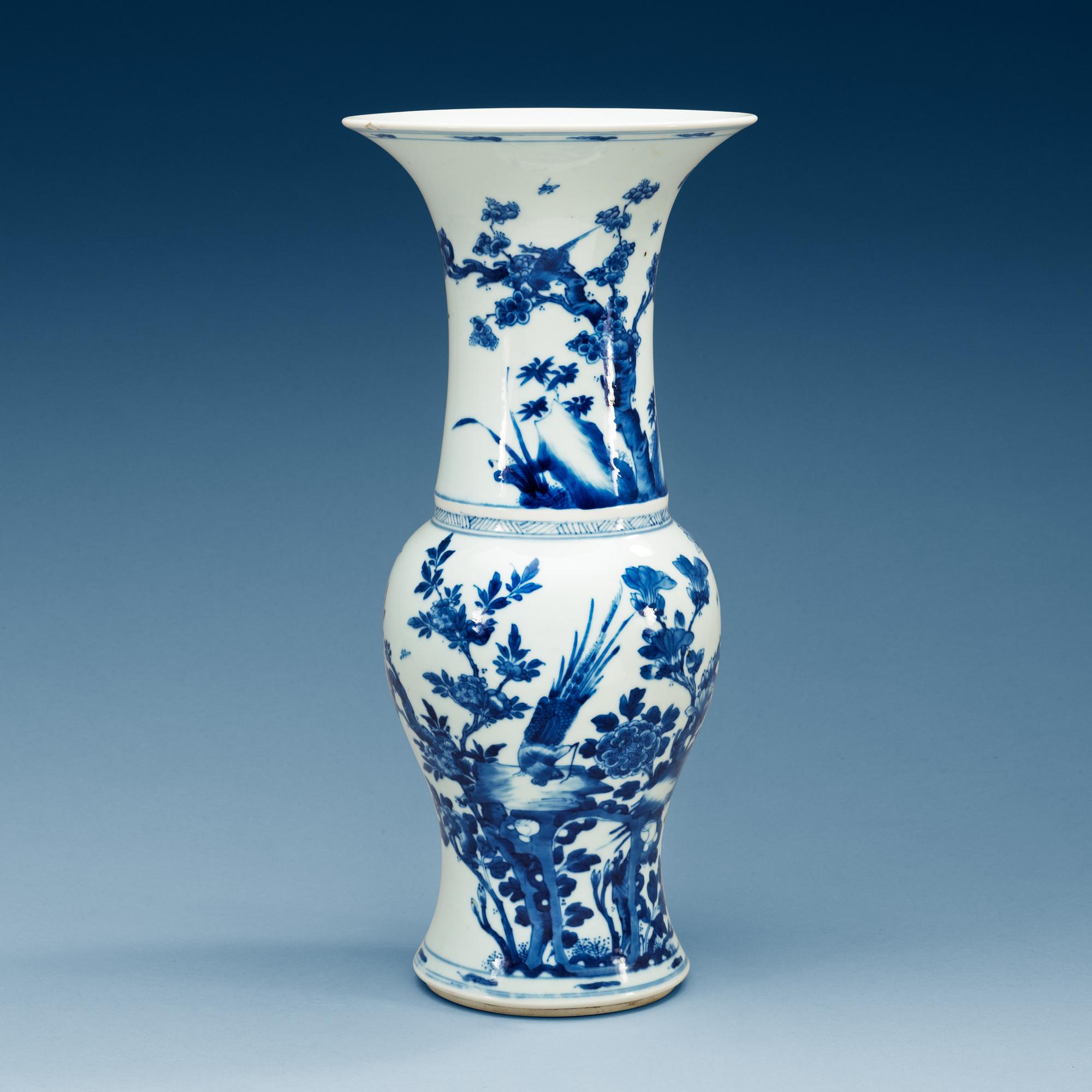 VAS, porslin. Qing dynastin, Kangxi (1662-1722).