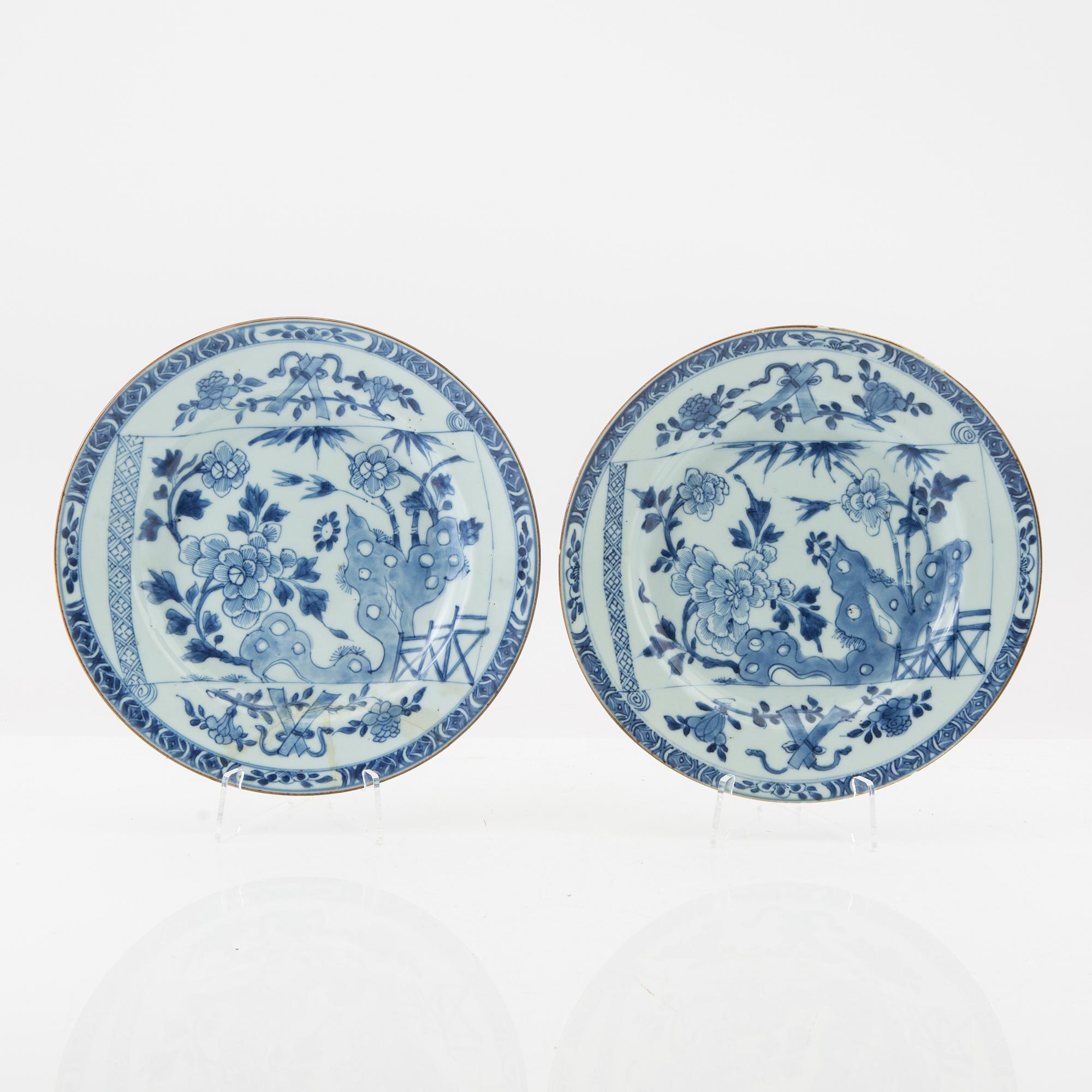 Fat, 2 pieces of 18th-century Chinese porcelain.
