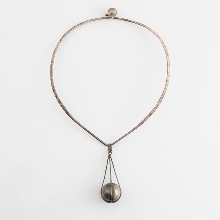 Silver necklace with pendant.