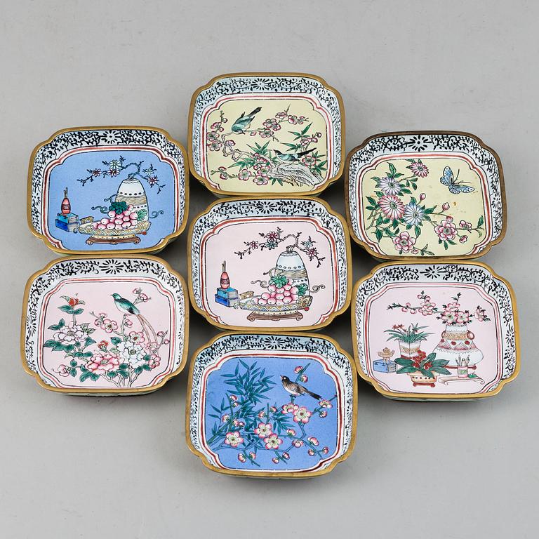 Seven Chinese enamelled dishes, 20th century.