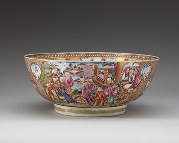A famille rose punch bowl, Qing dynasty, Qianlong (1736-95).