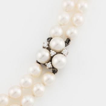 Pärlcollier, tvåradig, med odlade pärlor.