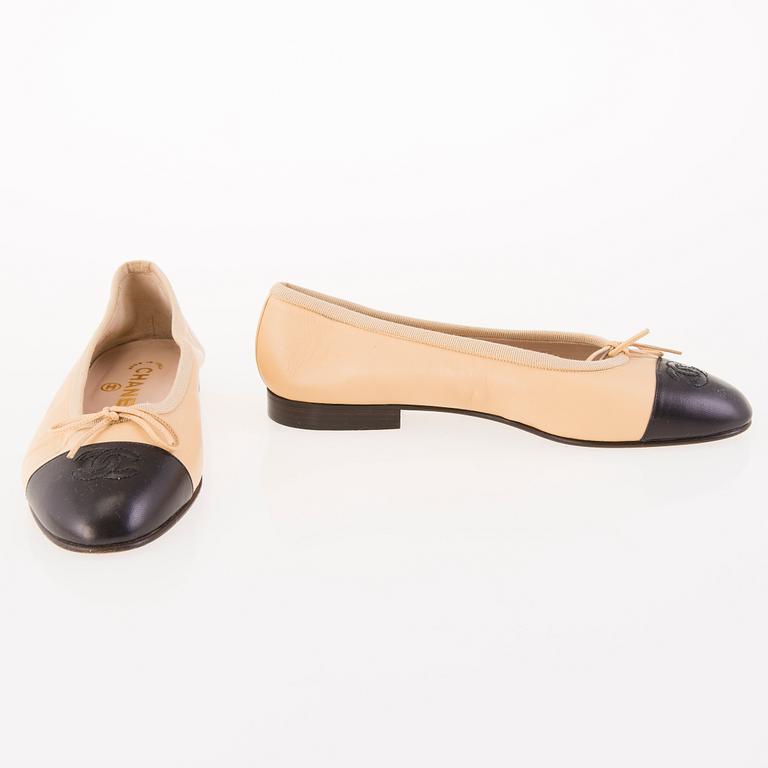 CHANEL, BALLERINAS i storlek 36.