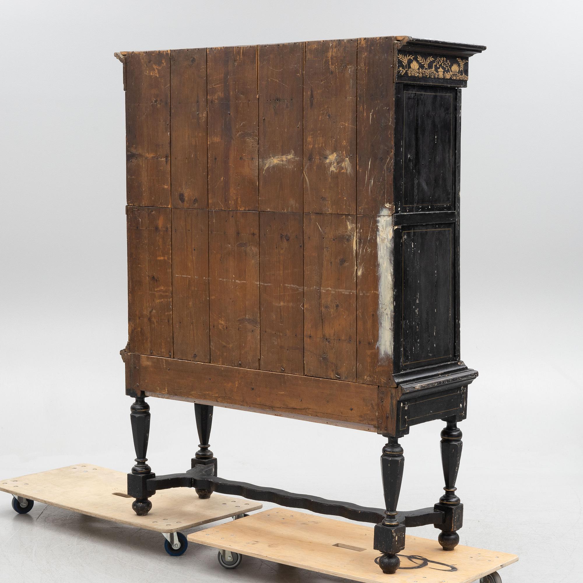 A cabinet, 19th Century.