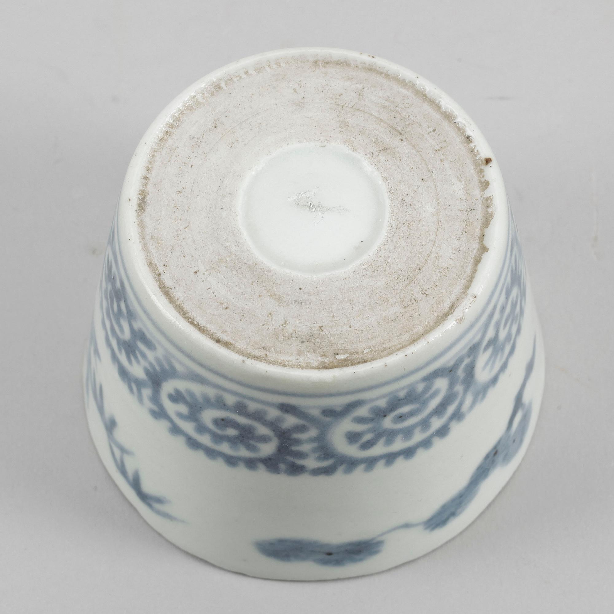 YTTERFODER, 2+1 samt SALTKAR, porslin, Kina, Qing dynastin, bland annat Qianlong (1735-96).